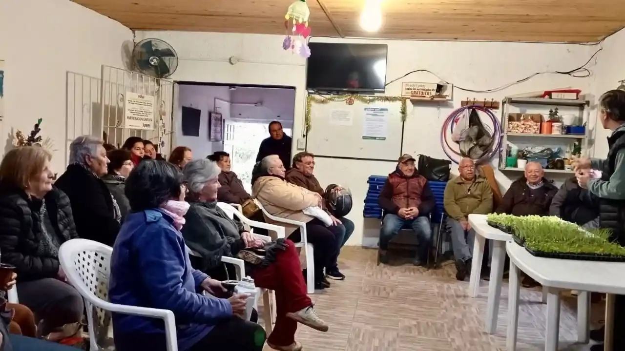 Adultos mayores participaron de una capacitación en huertas y alimentación saludable