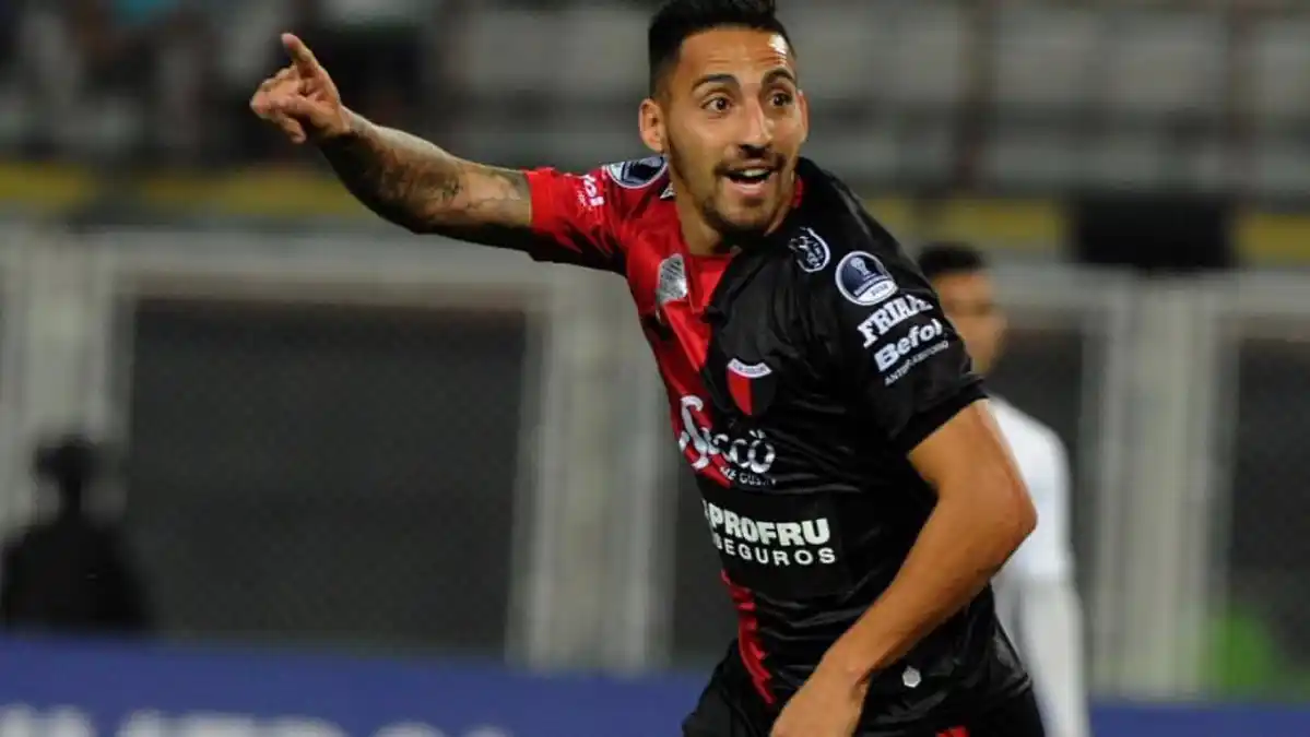 Javier Correa, nuevo jugador del Santos Laguna