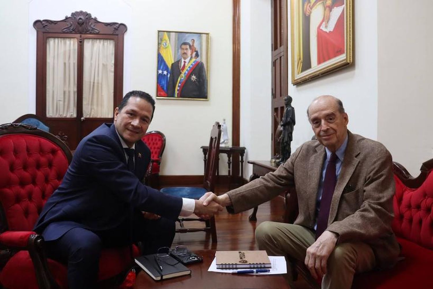 Canciller de Petro se reúne con el ministro de relaciones exteriores de Nicolás Maduro