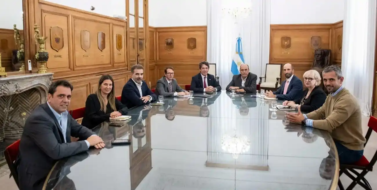 El ministro del Interior mantuvo este lunes una reunión con tres diputados del bloque del PRO, Cristian Ritondo, Silvia Lospenatto y Silvana Giúdici para ratificar el respaldo a la nueva Ley de Bases que girará el oficialismo al Congreso.