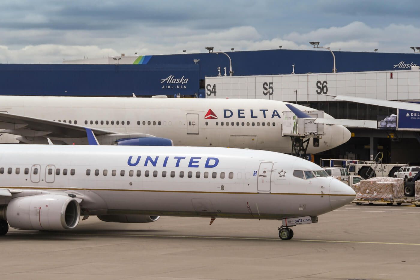 Navidad sin vuelos, United y Delta cancelan más de 300