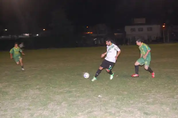 Pueblo Nuevo goleó a Sarmiento y alcanzó la punta