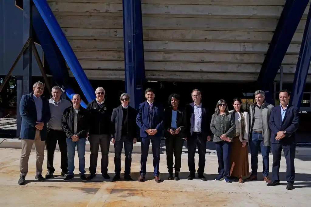 Pullaro recorrió, en Rosario, las obras en ejecución para los Juegos ODESUR, con integrantes de la CAF