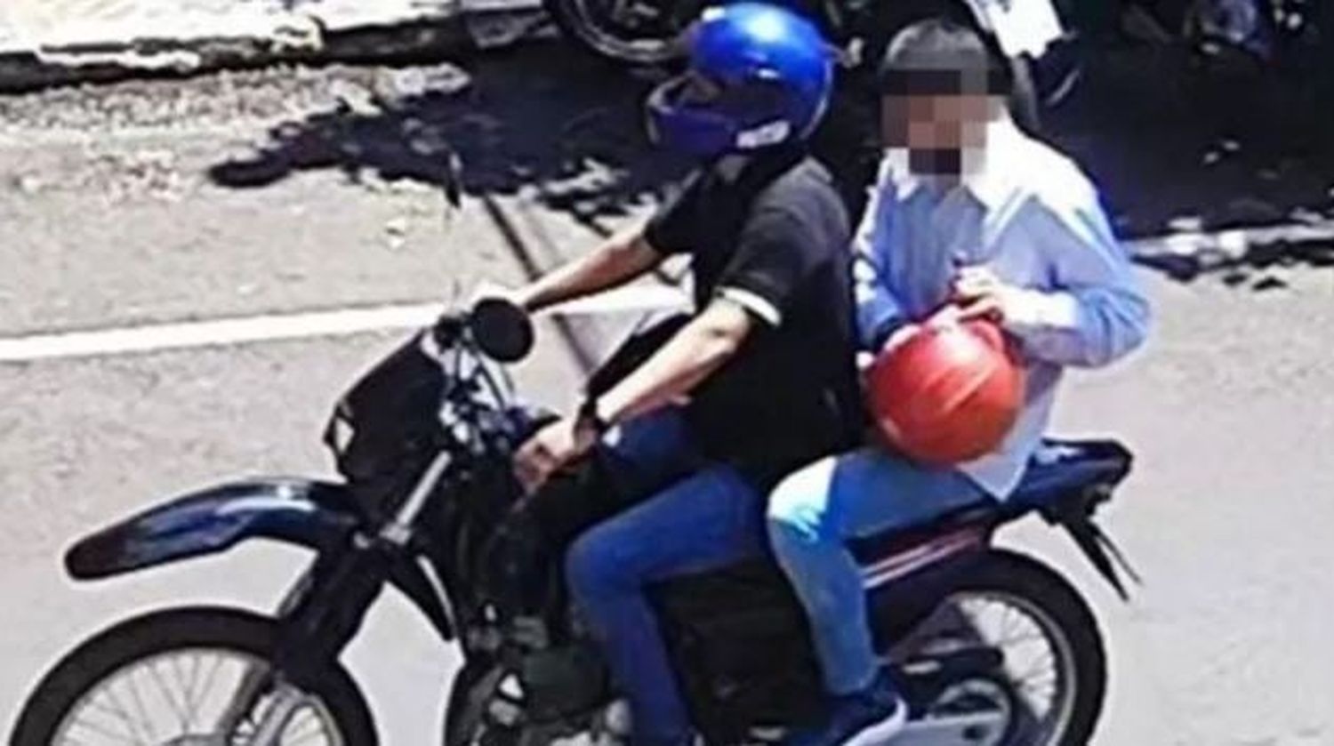 Cae una banda de motochorros que asaltaba todos los días a menores a la salida de la escuela