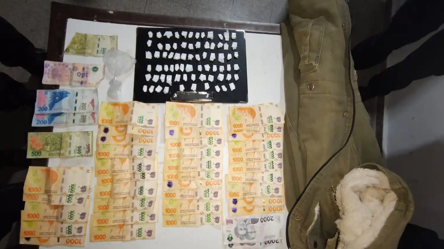 Narcomenudeo: más de 300 envoltorios de cocaína secuestrados y detenidos en distintos puntos de Rosario