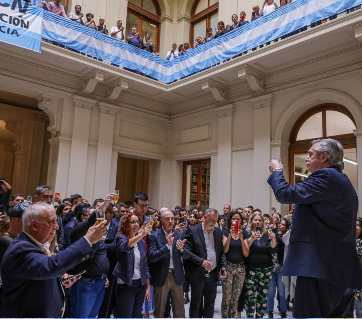 Se terminó el gobierno de Alberto Fernández: Todos los ministros presentaron sus renuncias