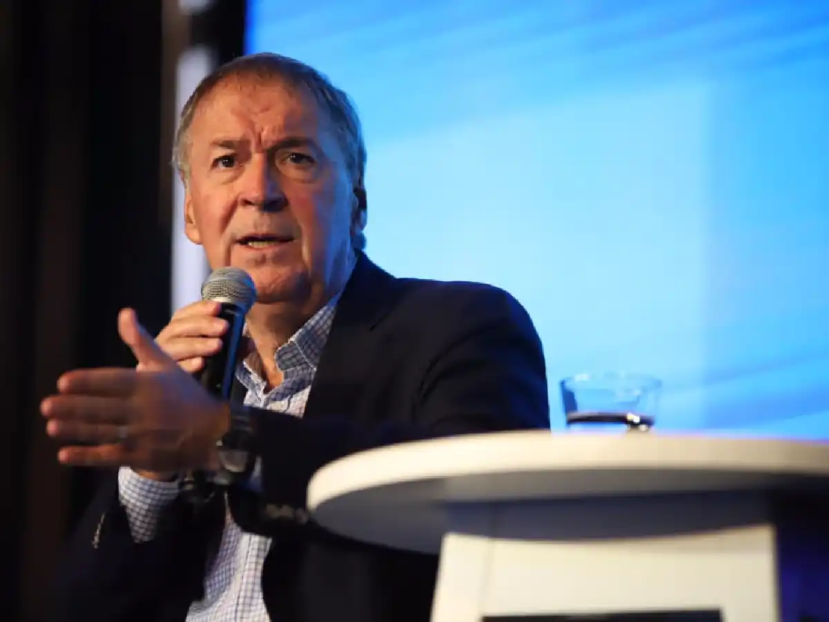 Para Schiaretti, "Es necesario que sean las pymes las que empiecen" a exportar