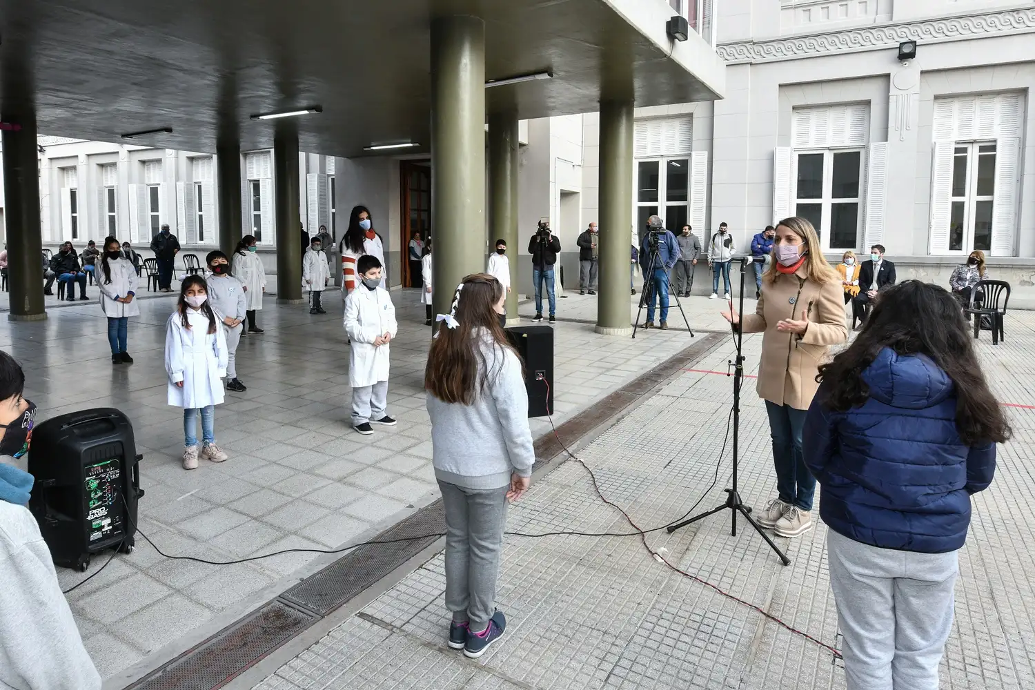Ratifican la presencialidad en escuelas y la vacunación a los docentes