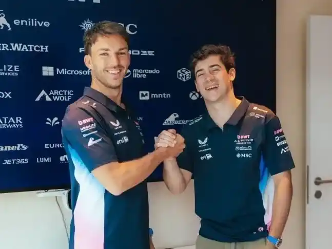 "Working together 🤝", el mensaje que muestra a Colapinto y Gasly trabajando en el simulador de Alpine. Foto:@AlpineF1Team