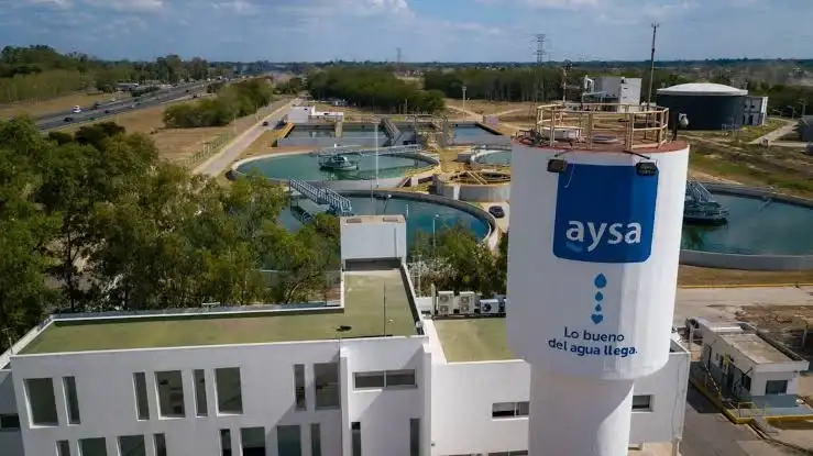 La empresa Agua y Saneamientos Argentinos (AySA).