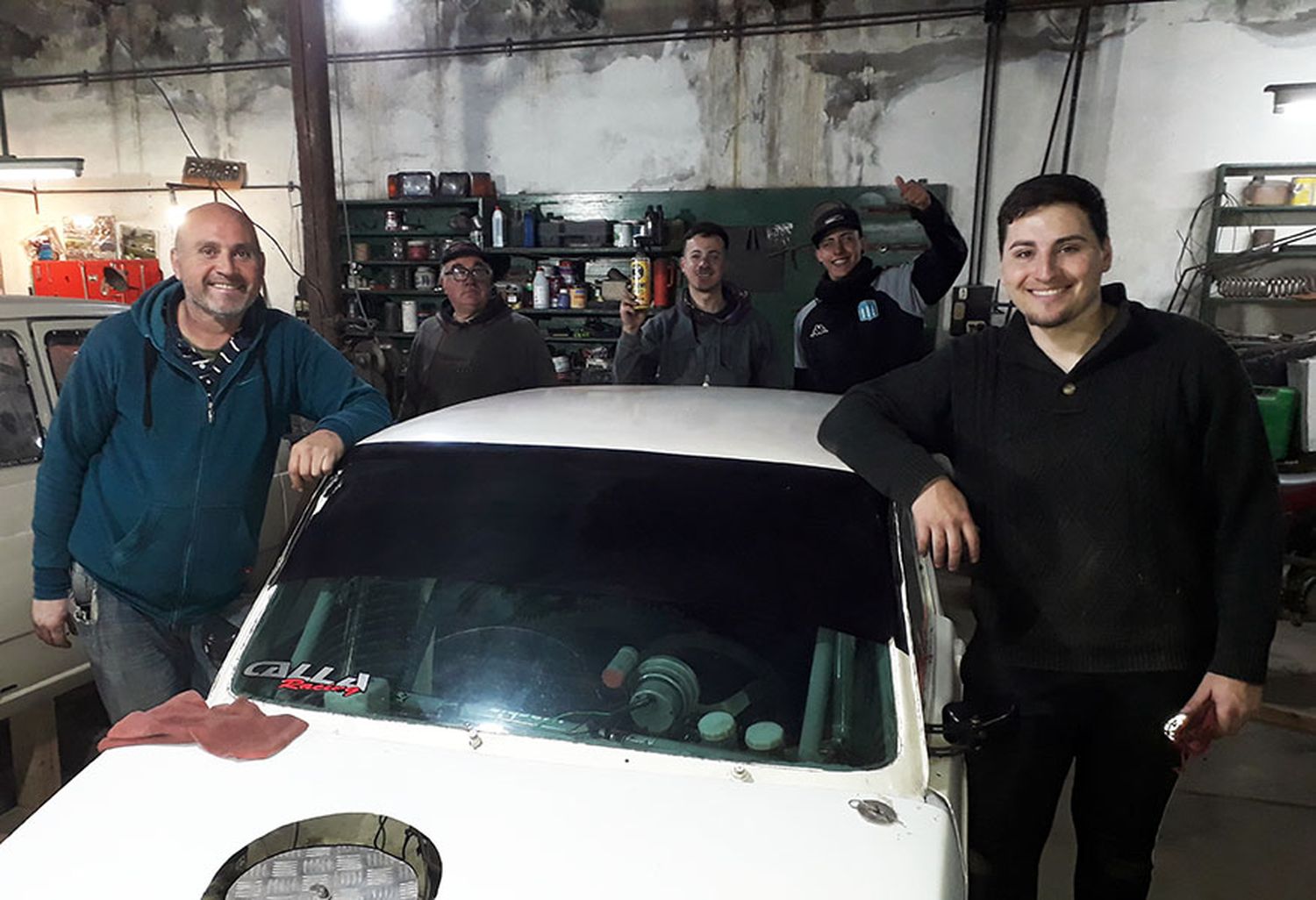 Debutantes. Gastón Rivero y su hijo Jeremías prestos a competir con el 147, motorizado por Claudio Calla en la Promocional APSE