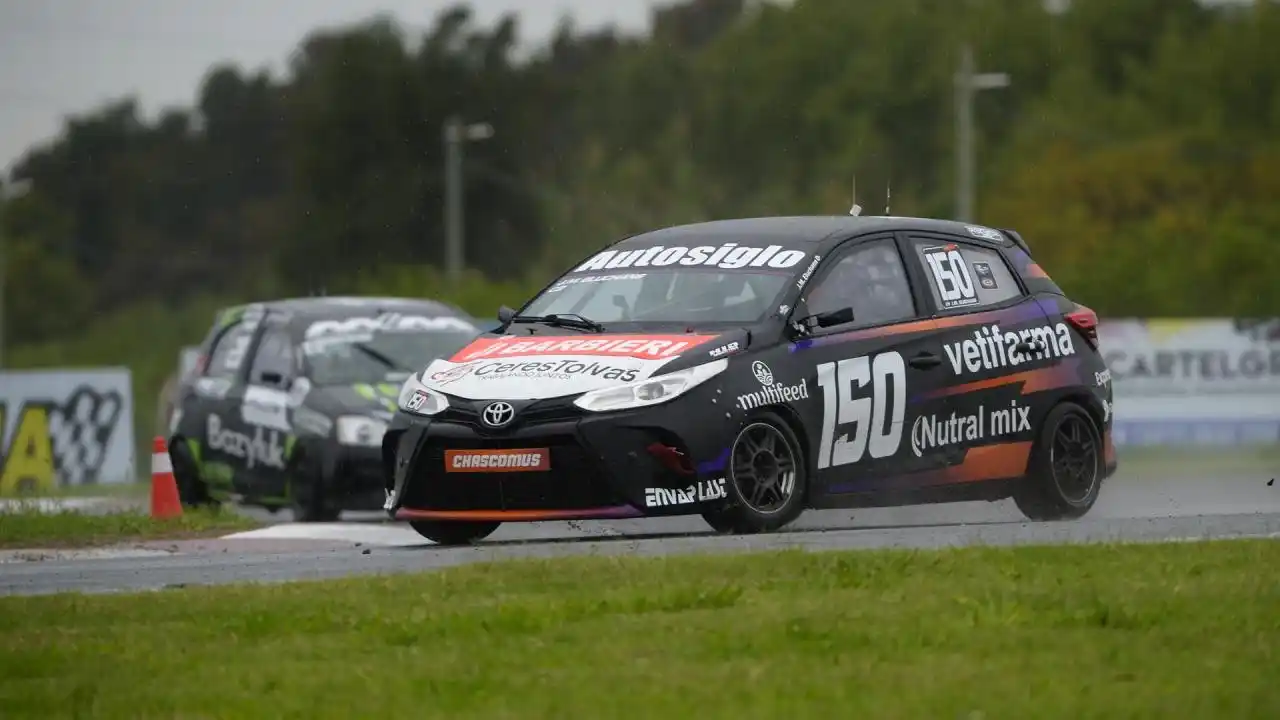Juan Martín Eluchans en su Toyota Yaris