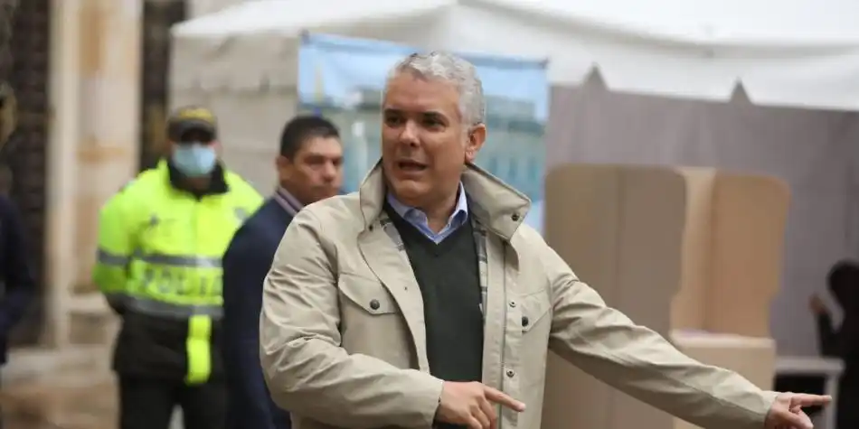 “Es una nueva jornada democrática”: Duque ejerce su derecho al voto en Colombia