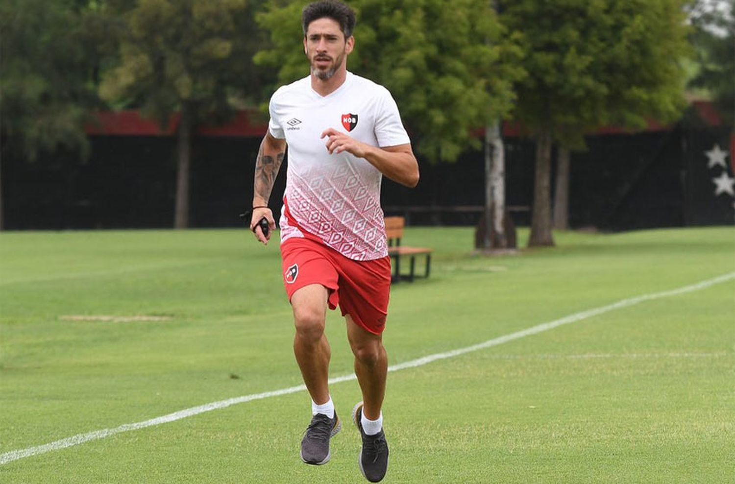 Mala para Gamboa: se desgarró Pablo Pérez y se perderá el debut ante Talleres