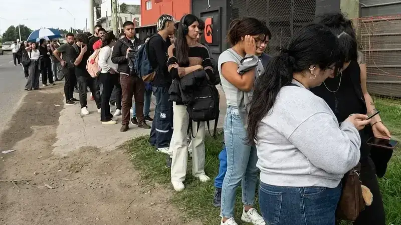 En julio volvió a caer el empleo privado y van 14 meses seguidos de destrucción