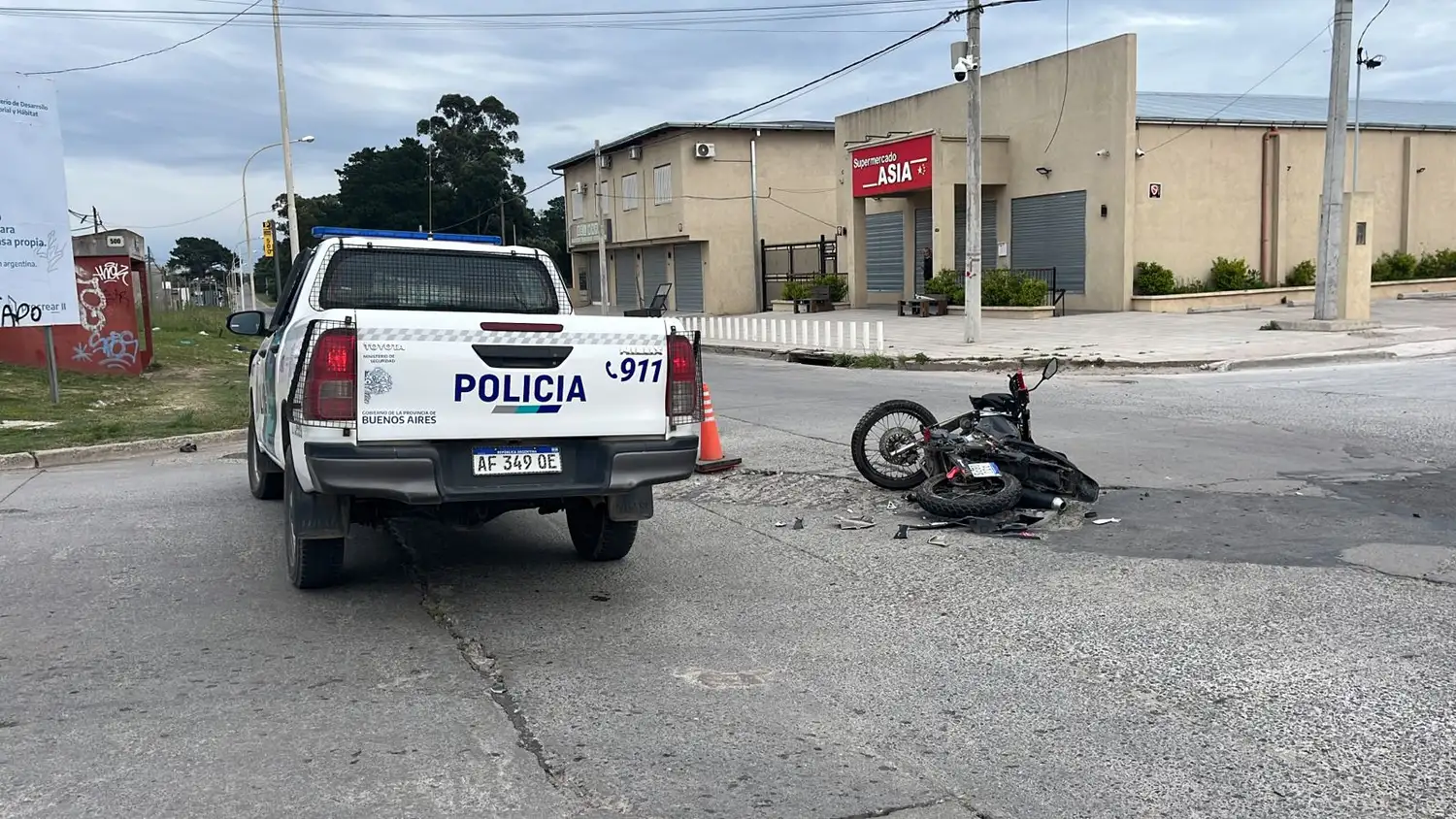 El motociclista accidentado sufrió heridas en el cráneo.