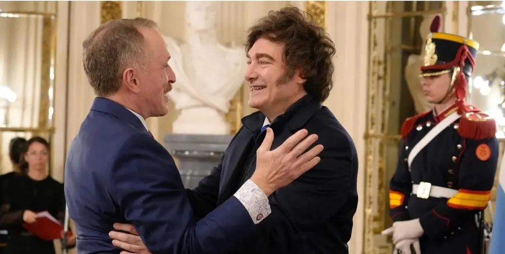 Javier Milei recibió al nuevo embajador de Estados Unidos, Peter Lamelas, en Casa Rosada. Foto: Gentileza