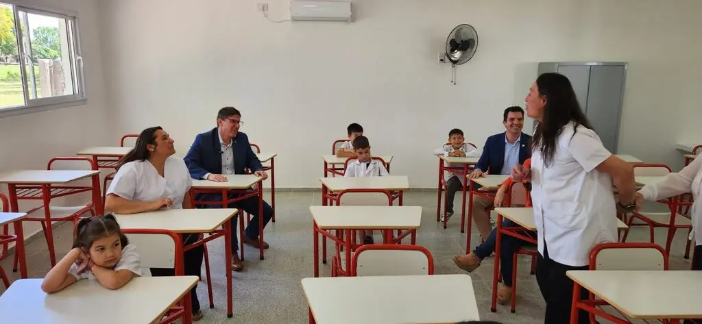 El ministro Goity recorrió obras de infraestructura educativa en el Departamento Castellanos