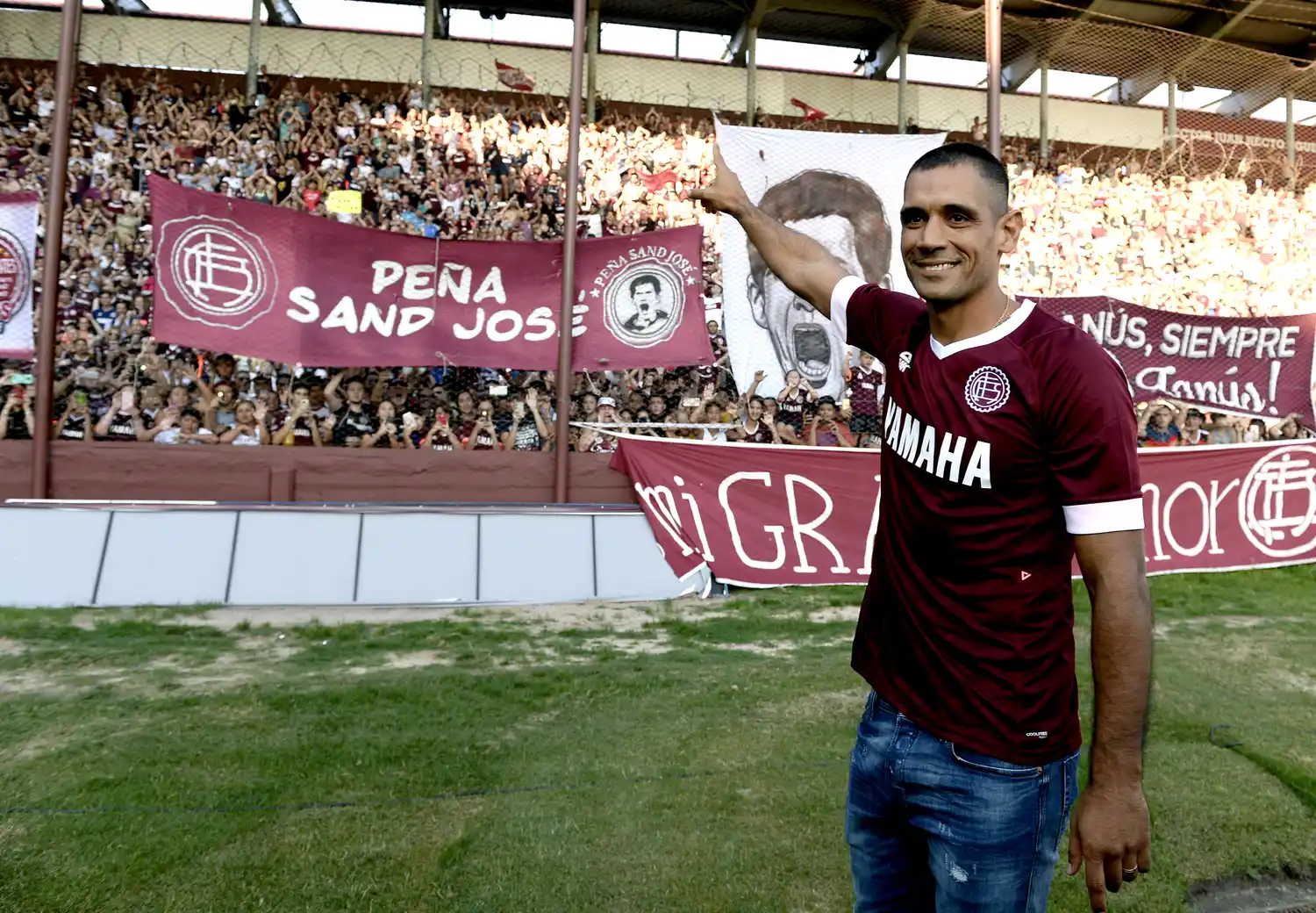 Lanús armó una fiesta de bienvenida para Sand