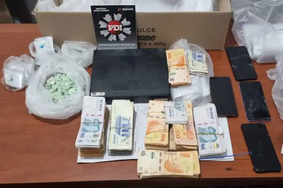 Se secuestró drogas, dinero y armas.