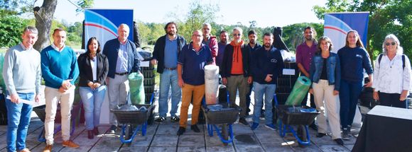 Salto Grande entregó a municipios de la región herramientas e insumos para sus viveros de nativas
