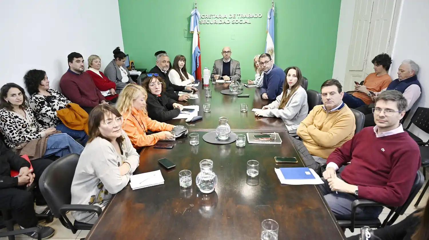 Acordaron con los gremios estatales una paritaria por tres meses