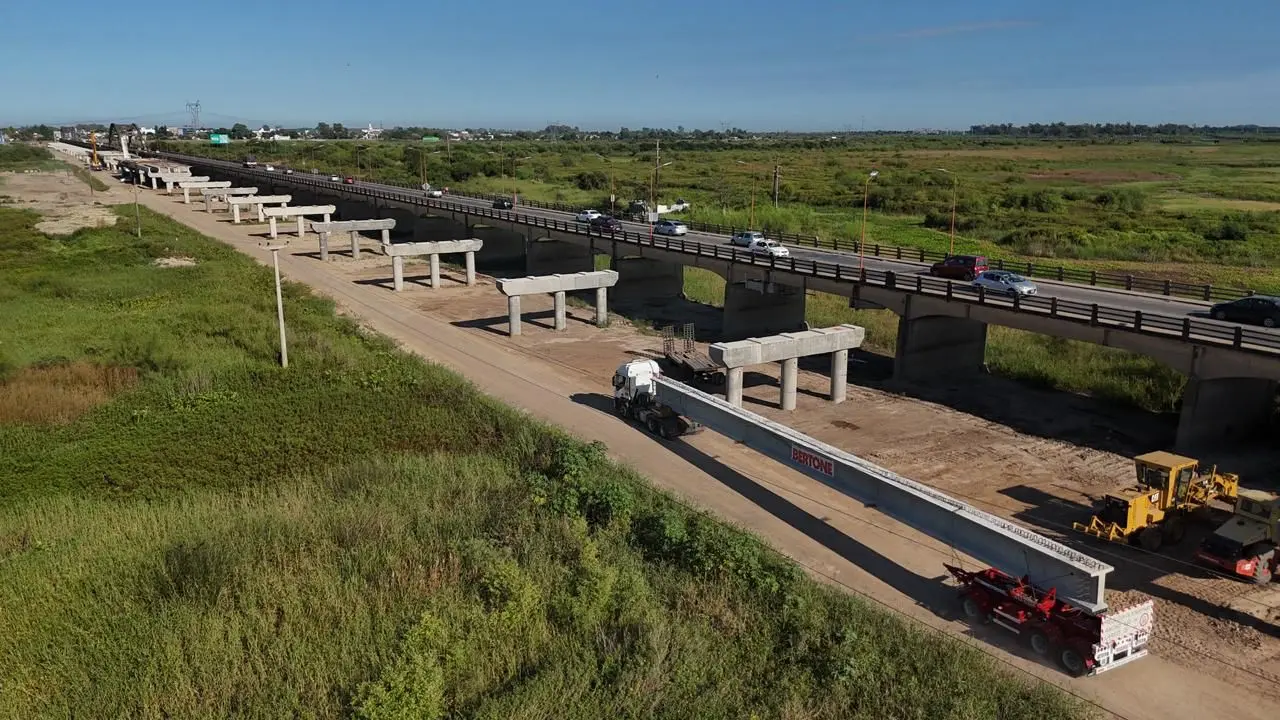 El nuevo Puente Carretero recibió la primera viga fabricada en Santa Fe