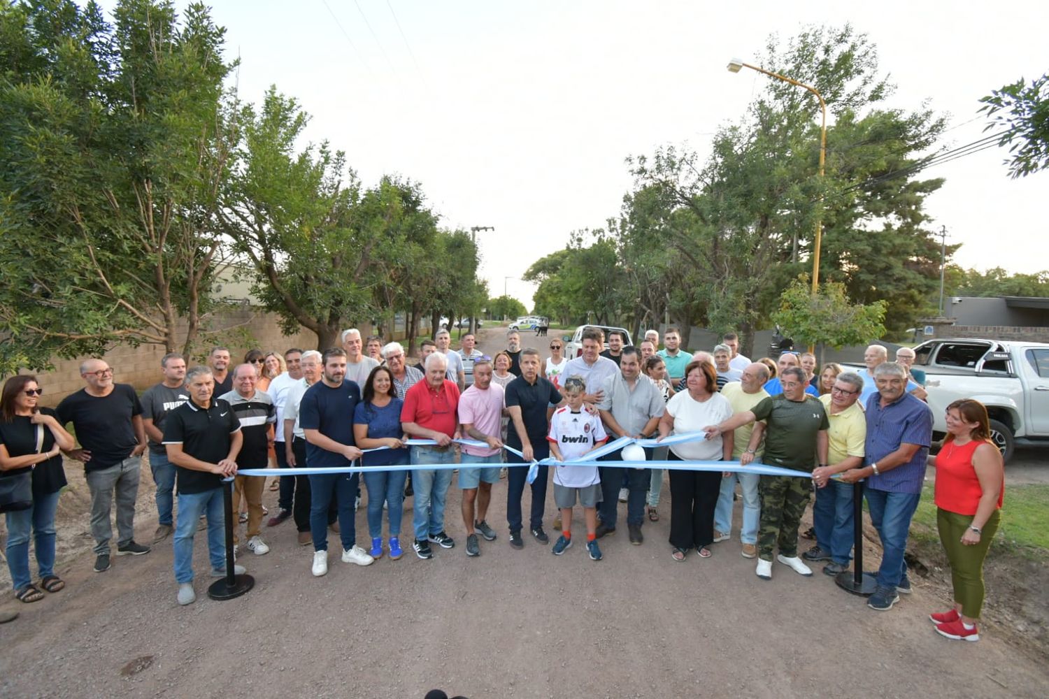 El intendente Damián Bernarte inauguró la red cloacal en barrio Las Rosas.