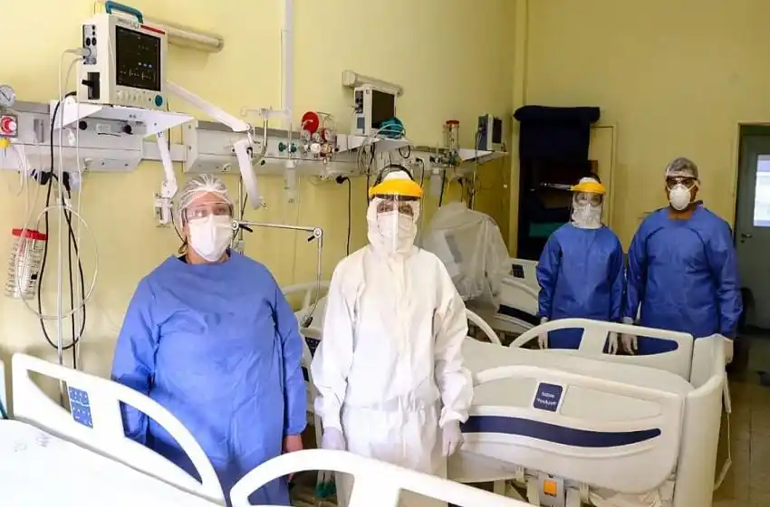 “Sentimos que estamos perdiendo la batalla”: el crudo relato de los trabajadores de terapia intensiva