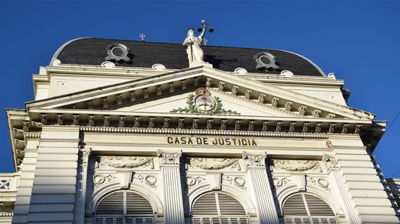 Se hacía pasar por empleada judicial y abogada para ofrecer cargos en la Justicia bonaerense: Terminó imputada