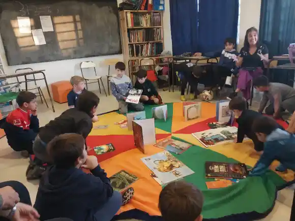 “Los libros también hacen goles”: La iniciativa que une la pasión por el fútbol y la lectura en Chascomús