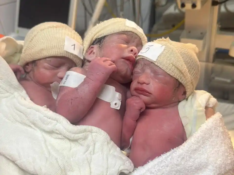 Una mamá soltera tuvo trillizos y su familia pide la ayuda de la comunidad