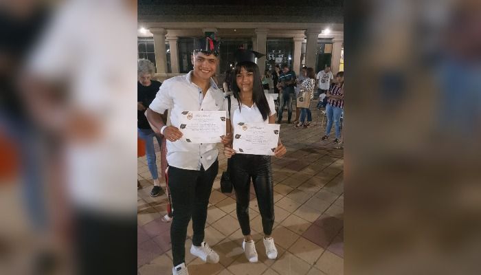 ¡Felicidades a Mijael y Trinidad por su egreso!