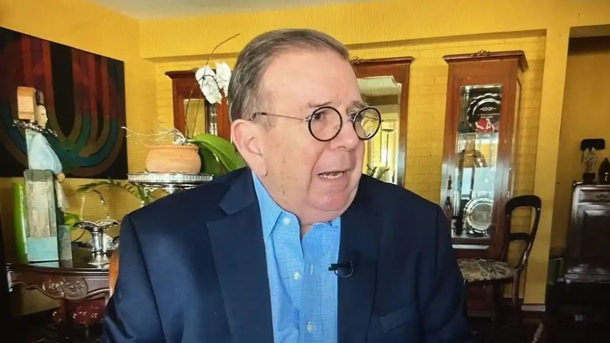 EDMUNDO a CARVAJALINO: «te volviste a equivocar, no tengo ninguna enfermedad terminal»