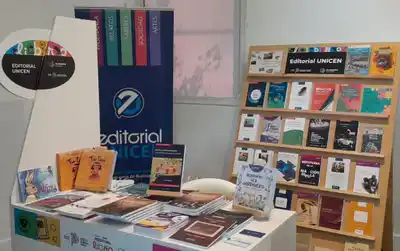 Como una política de extensión, la Editorial Unicen mostró su catalogo en la Feria del Libro de Olavarría