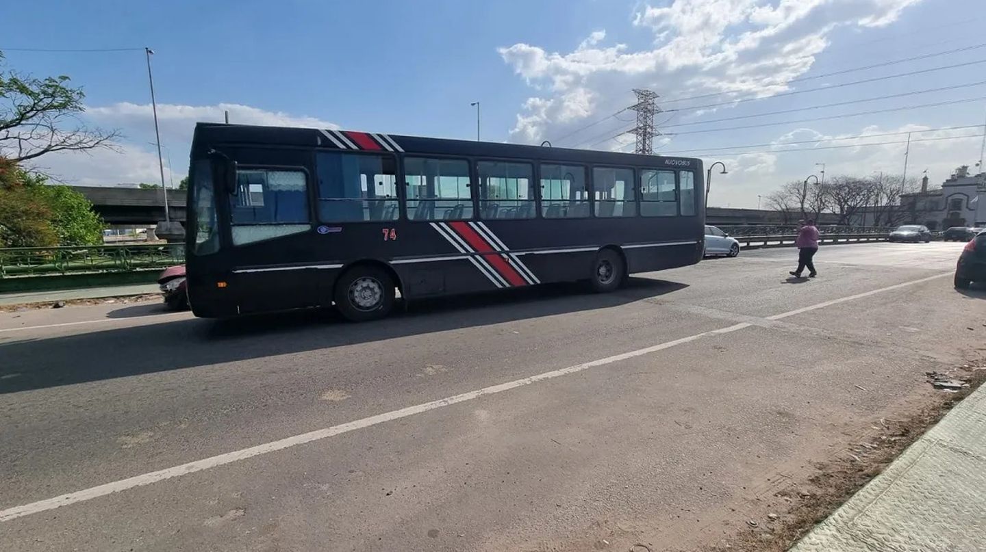 Un colectivero atropelló y mató a una nena de 4 años: lo acusan de usar el celular mientras manejaba