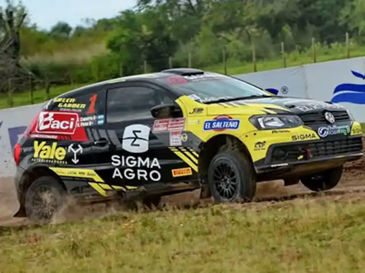 El auto del binomio Pitón - Capurro, ganador de la clasificación general.