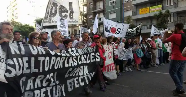 Contra la impunidad: Por tercer día consecutivo hubo protestas por la liberación de Etchecolatz