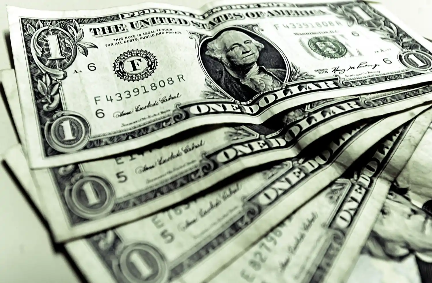 Cotización del Dólar: Bajaron el oficial y el blue