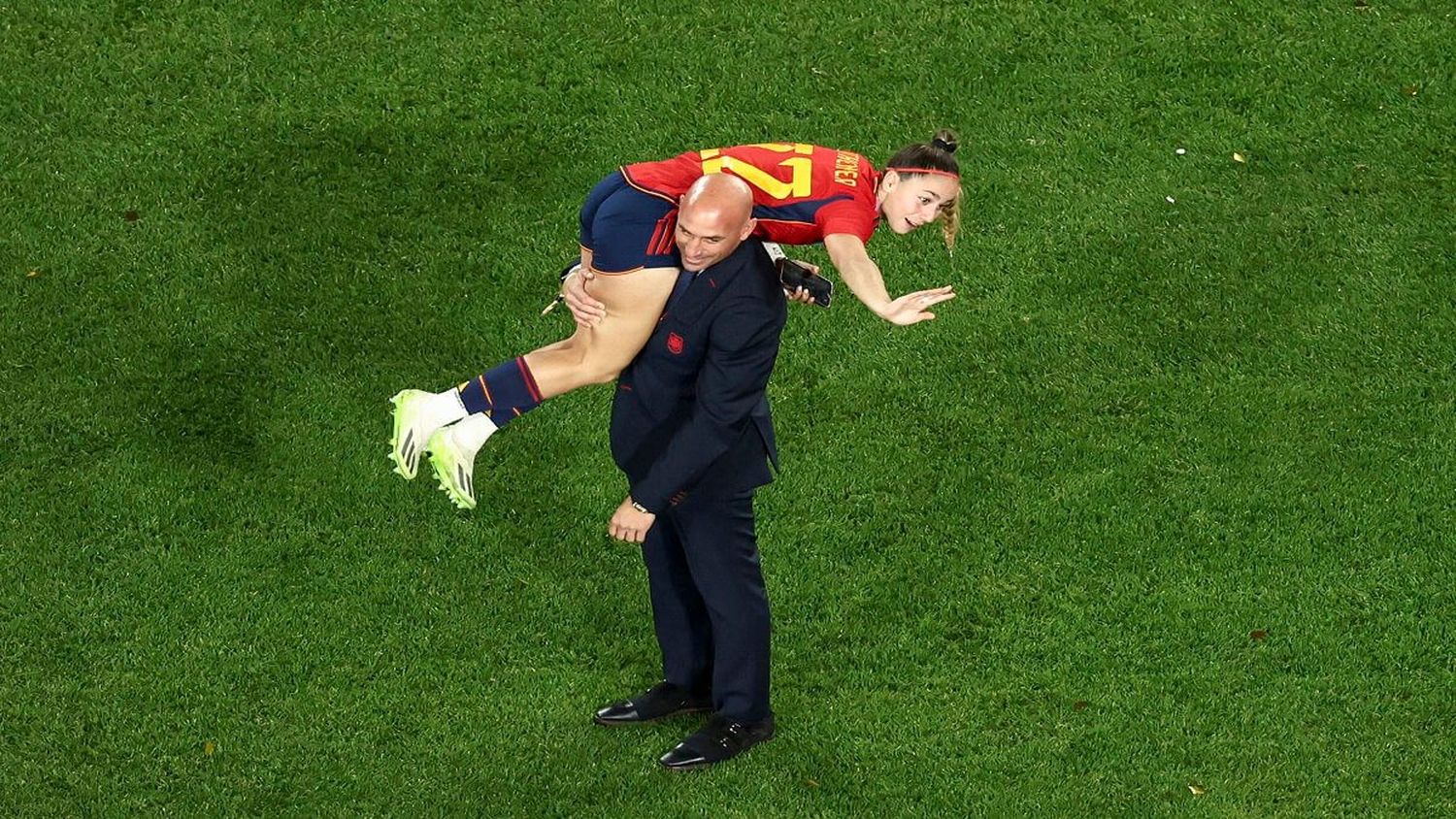 COMPORTAMIENTO INACEPTABLE: Federación de Fútbol de España pide perdón por el caso Rubiales