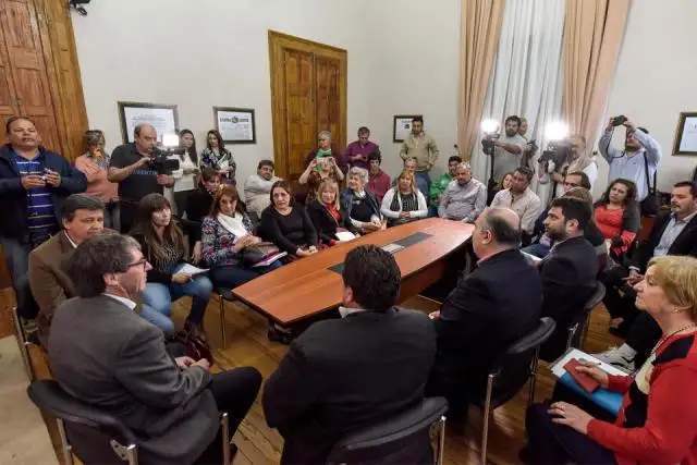 ATE pide bono y AGMER adelanto en cláusula gatillo
