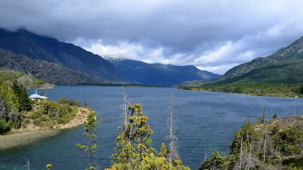 Conocé el pueblito patagónico con un lago de aguas cristalinas que maravilló a todos los turistas
