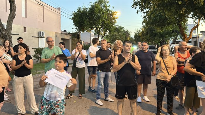 Vecinos de Alberdi y Sarmiento se movilizaron cansados de los robos: “¿Dónde está la seguridad?” - 6