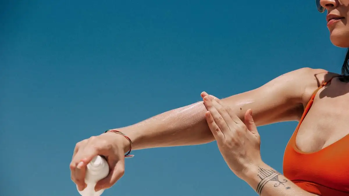 En temporada de altas temperaturas y exposición solar es fundamental la protección y el cuidado de la piel de la radiación UV, aunque lo importante de esa prevención es aplicarla todo el tiempo.