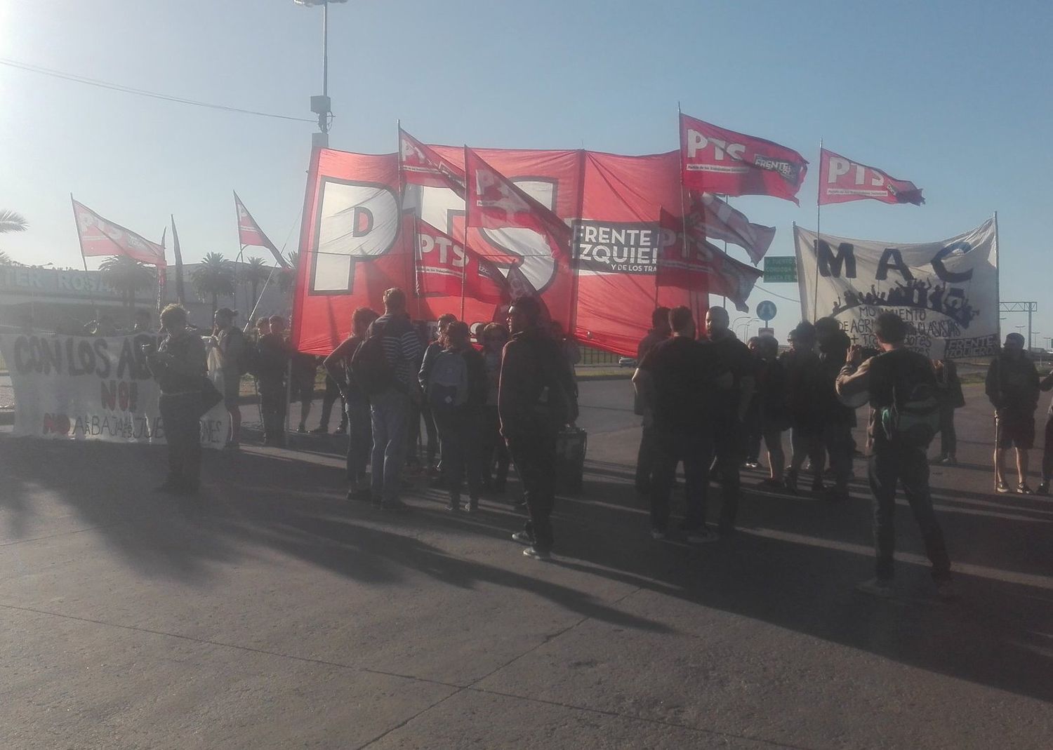 Organizaciones sociales cortaron el acceso a la autopista