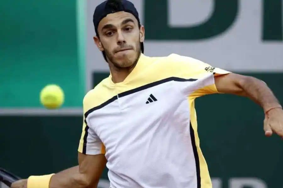 Cerúndolo y Etcheverry a tercera ronda en Roland Garros 