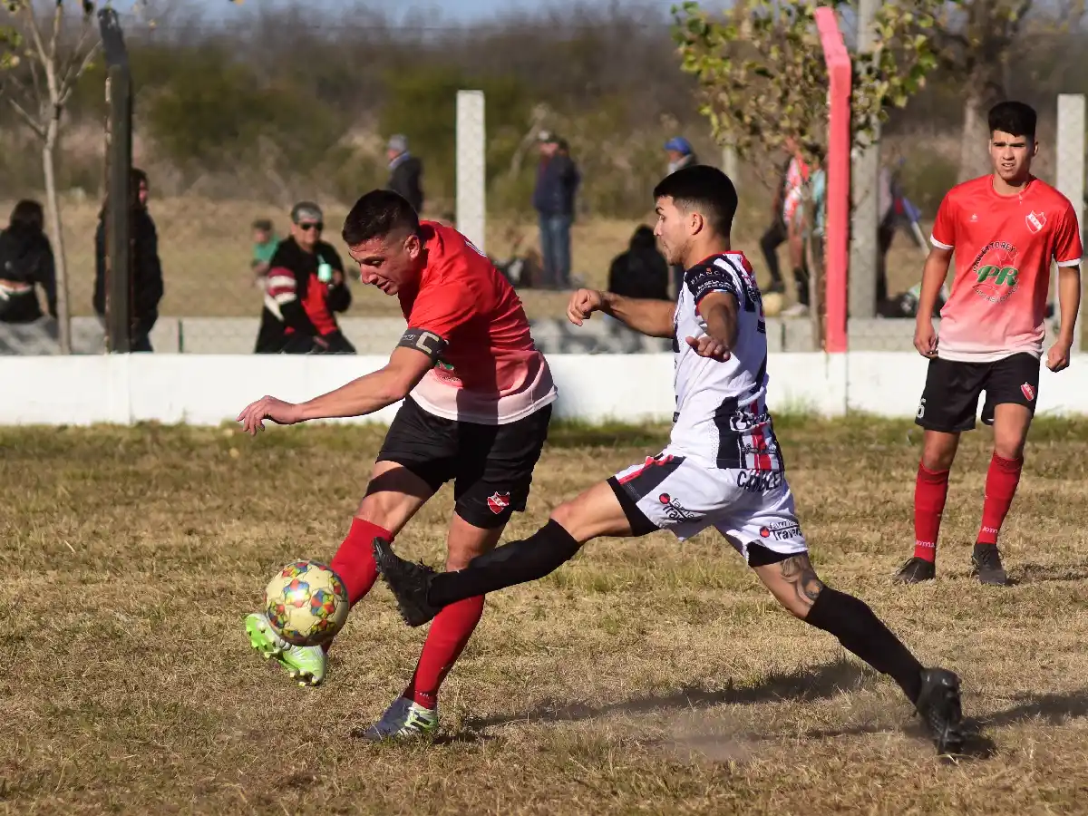 Josefina goleó y quedó como único líder