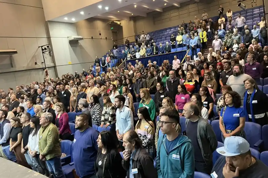 Calvo y dirigentes del departamento Castellanos en el Congreso Provincial del Partido Justicialista  