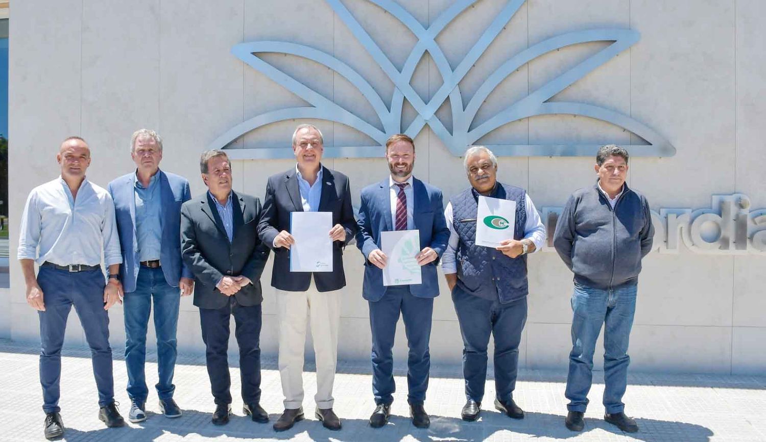 Salto Grande y la Municipalidad contribuyen con obras para la culminación del aeropuerto