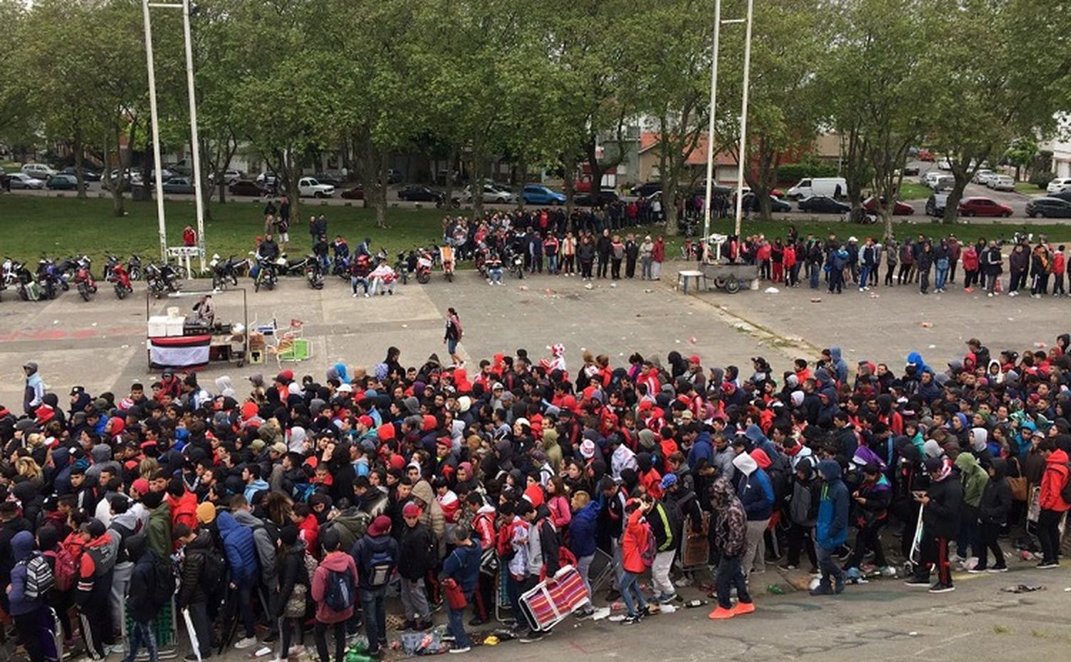 Los hinchas de River agotaron las populares en dos horas